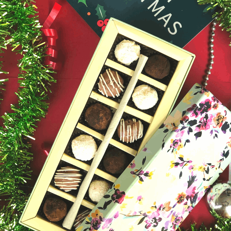 De'Arco Chocolatier Christmas Chocolates, De'arco Christmas Greetings Box, Christmas  Chocolate, Gift, Christmas Chocolate Box, Christmas Gifts Chocolate,  Decadent, 270 g – Fair Value | Shubham Industry