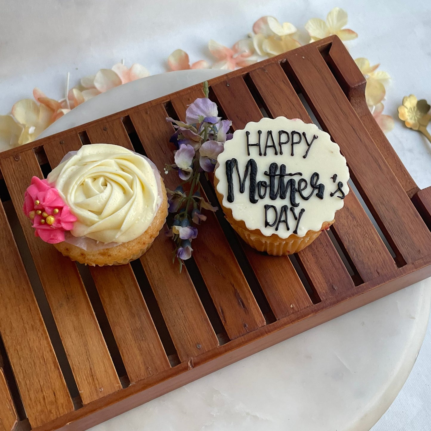 Mothers day cake. Bento. Mothers day Cake. eggless cupcakes. mothers day gift. aubree