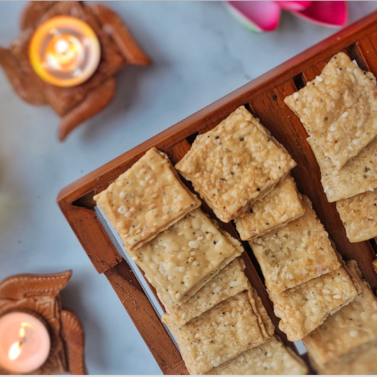 Desi gourmet vegan crackers inspired by Indian savoury flavours and spice with a shelf life of 45 days and can be shipped PAN India