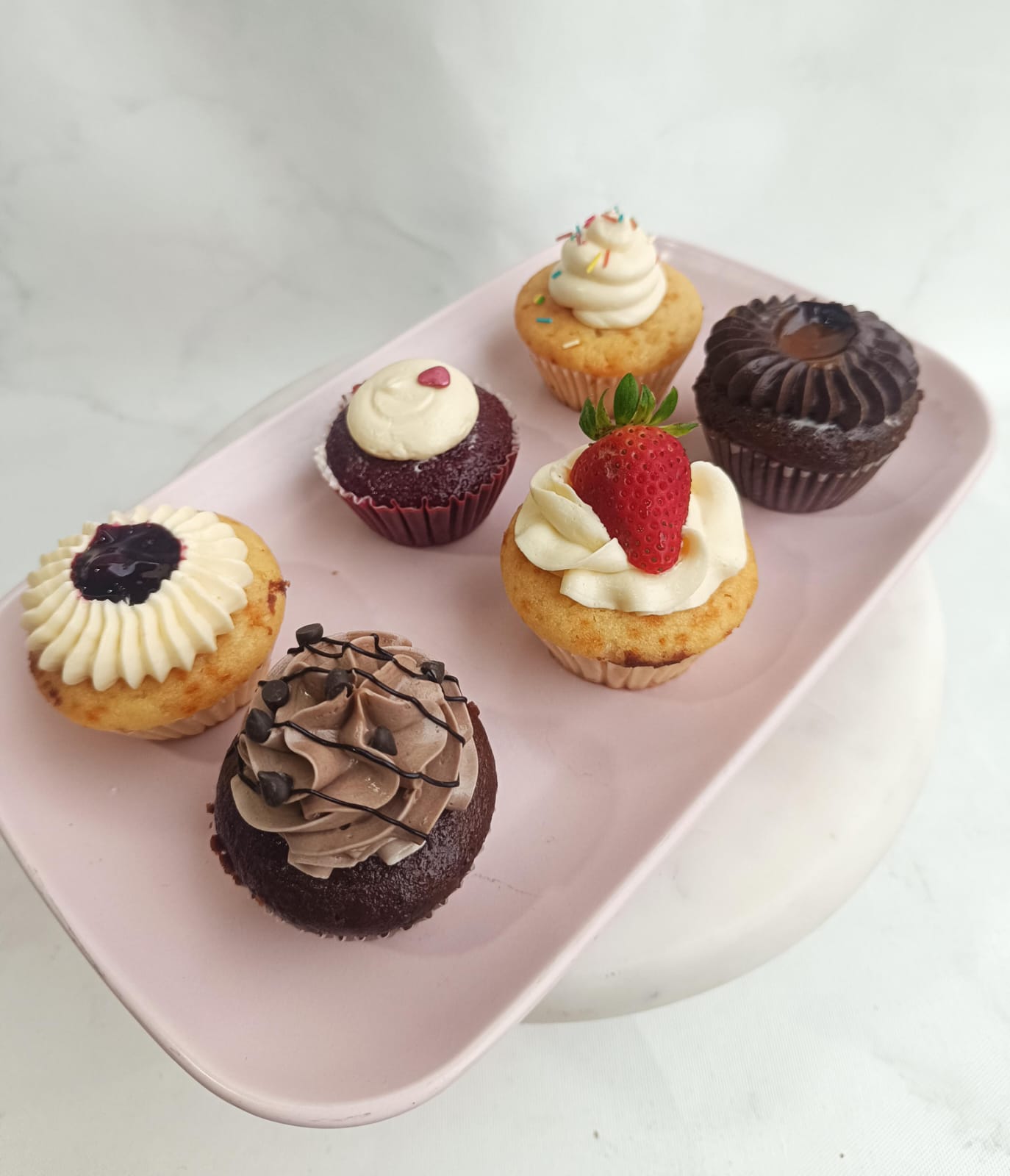 cupcakes. eggless cupcakes. best cupcakes. cupcakes bangalore. red velvet cupcakes. chocolate cupcakes. mango cupcakes. vanilla cupcakes. blueberry cupcakes. Choco caramel cupcakes. strawberry cupcake. yummy cupcakes. dream a dozen. bangalore bakery. best cakes in Bangalore